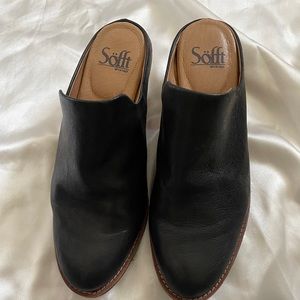 Sofft size 7 black in color very comfortable